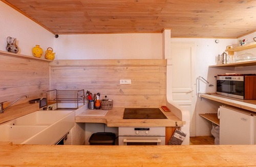 Puimoisson Apartment | Le Cocon – Cozy Village House with Mountain Views