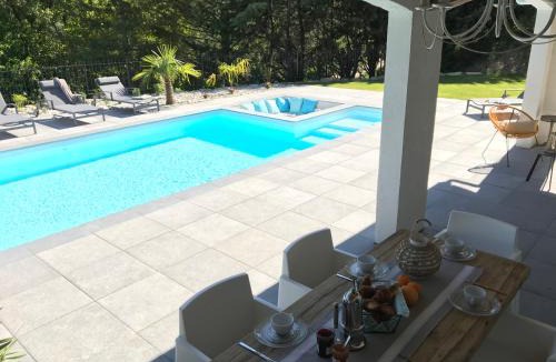 Saint-Ferreol-Trente-Pas Villa | Le Mas des Doux Instants