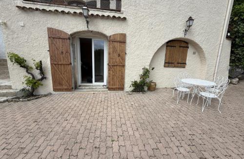 Coursegoules Apartment | Les 2 F