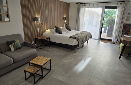 Cabrieres-d'Avignon Hotel | Les Loges du Luberon