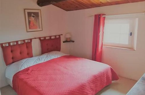 Bargeme House | Les Roses Trémières