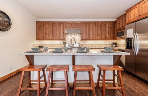 Mammoth Lakes House | Light-filled Townhome with Amazing Mountain Views!