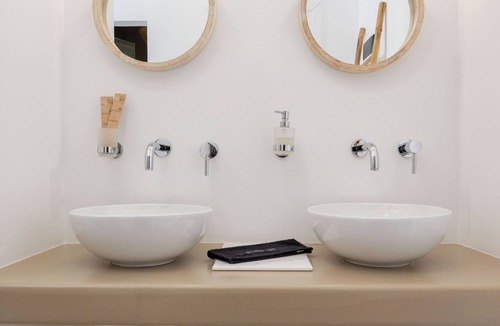Kamares Hotel | Lithos Suites