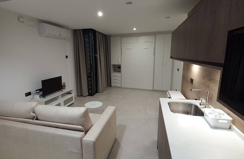 Montehermoso Apartment | Loft-type apartment in the center of the town