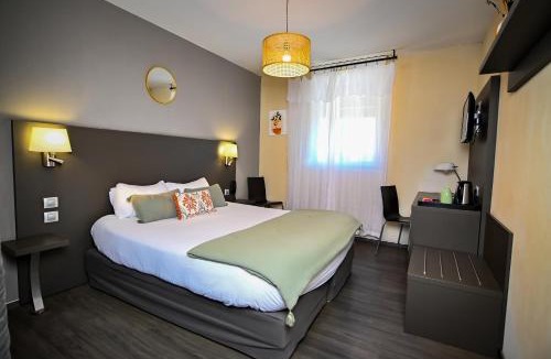 La Roque-d'Antheron Hotel | Logis Hôtel Le Mas De Jossyl
