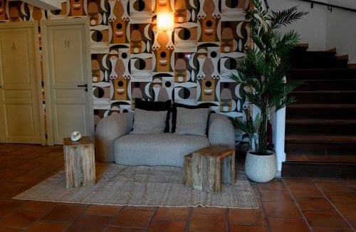 La Roque-d'Antheron Hotel | Logis Hôtel Le Mas De Jossyl