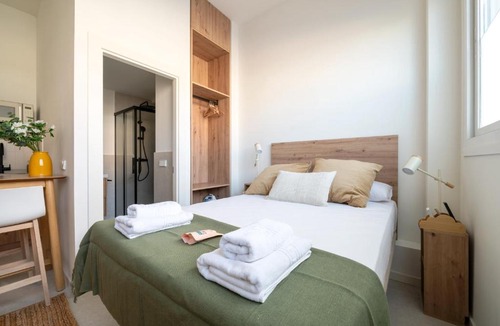 San Blas-Canillejas Apartment | Longares 9 Studios