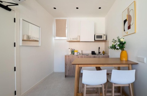 San Blas-Canillejas Apartment | Longares 9 Studios