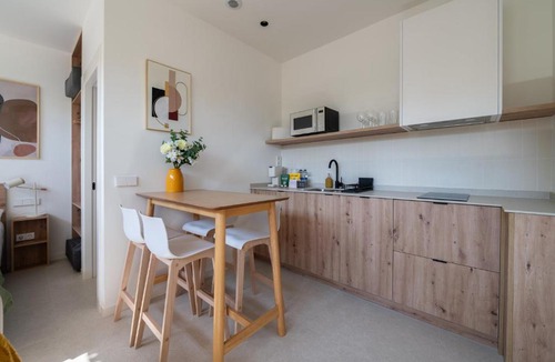 San Blas-Canillejas Apartment | Longares 9 Studios
