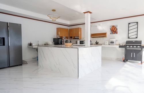 Ko Lanta Villa | Luxure Villa Room 5 Exterior– Pool & Shared Kitchen