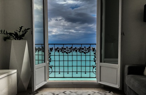 Alpes-Maritimes Apartment | Luxurious Seafront Belle Époque apartment