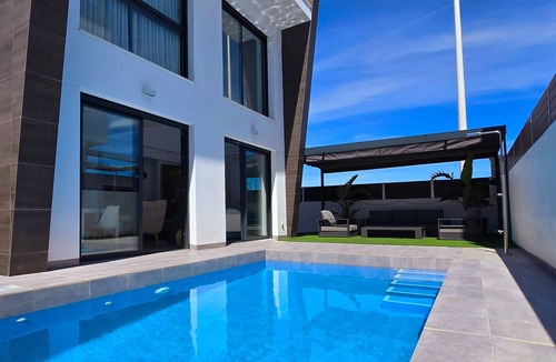 Puerto Marino Villa | Luxury 3 Bed modern villa with private pool only 8 minutes from Airport & beach
