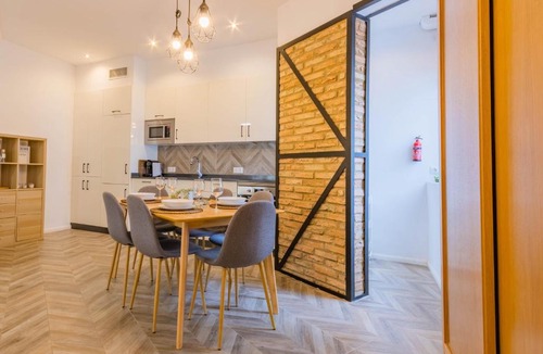 Cercadilla-Medina Azahara Apartment | Luxury Downtown Station Córdoba