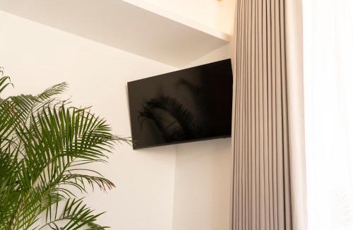 Layos Bed & Breakfast | Luxury Experience Suites