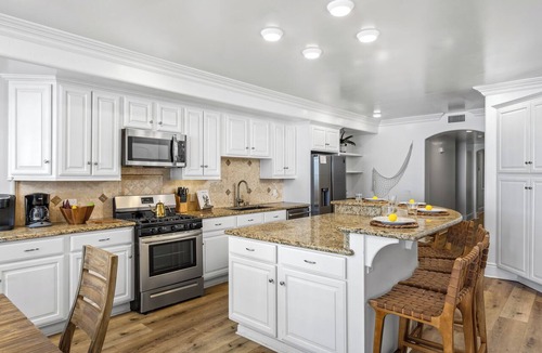 South Oceanside Condo | Luxury Oceanfront Condo with a Spa P809-1
