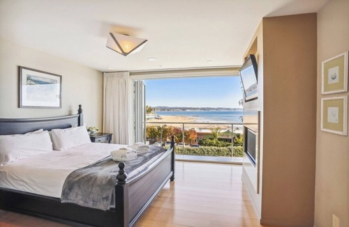 Capitola House | Luxury Oceanside Dream – Steps to Capitola Beach