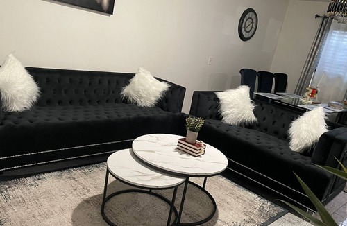 North Hollywood Villa | Luxury & Spacious 1591 Sq Feet full house grage is not on rent.