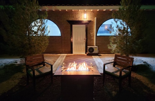 Mojave Desert House | Luxury Studio by Death Valley NP, Full Kitchen, Amenities