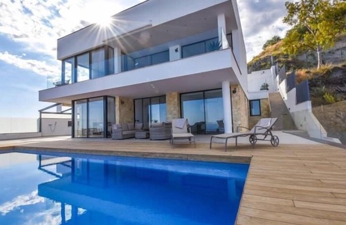 Almunecar Villa | Luxury Villa Facing the Sea in Cotobro