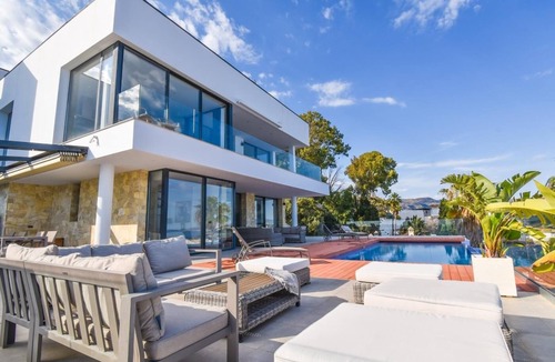 Almunecar Villa | Luxury Villa Facing the Sea in Cotobro