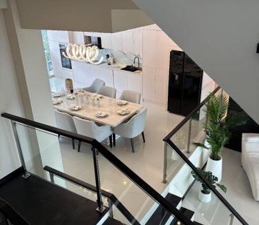Patong Villa | Luxury villa with sea view, pool and maid