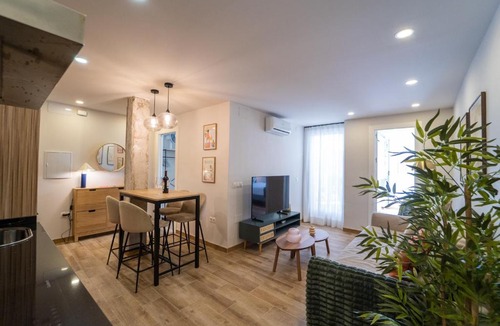 Poligono Alameda Apartment | Málaga Chic Retreat