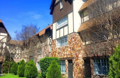 Anaheim Resort Hotel | Magical Oasis Awaits! Castle-Themed Resort with Pool & Free Disneyland Shuttle
