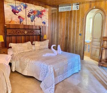 La Cabrera Ski Chalet | Magnífico Castillo privado, elevado en la roca