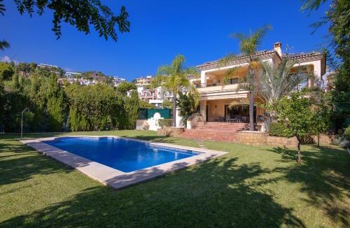 Benahavis Villa | Magnifica Villa con Piscina en Los Arqueros Golf
