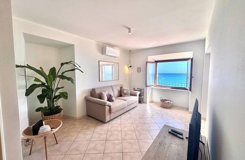 Piombino Apartment | Magnifico Edificio Storico Affacciato Sull'arcipelago Toscano!