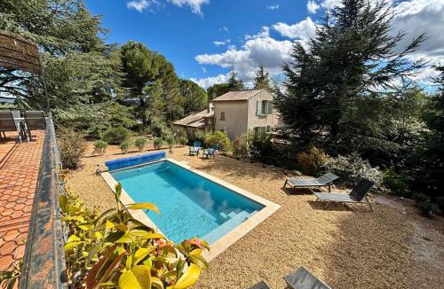 Saint-Saturnin-les-Apt House | Maison avec piscine chauffée, centre village