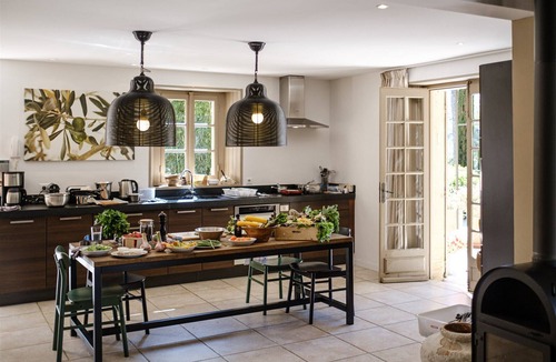 Pernes-les-Fontaines Villa | MAISON CAPUCINE - LUXURY VILLA + POOL + CONCIERGE SERVICE
