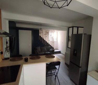 Lambesc Apartment | Maison de village avec exterieur