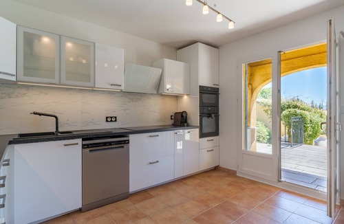 Merindol House | Maison Des Arches Mérindol, spacious and bright. 6 bedrooms, private pool.