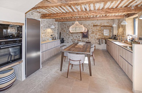 Rustrel House | Maison en pierre avec piscine