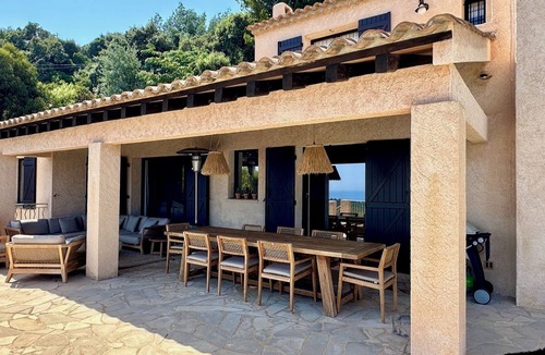 Cavalaire-sur-Mer Villa | Maison Malou - Mediterranean Coastal Chic villa with 180° breathtaking seaviews