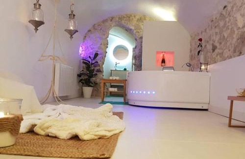 Antibes Old Town House | MAISON SAFRANIER villa balnéo vieil antibes