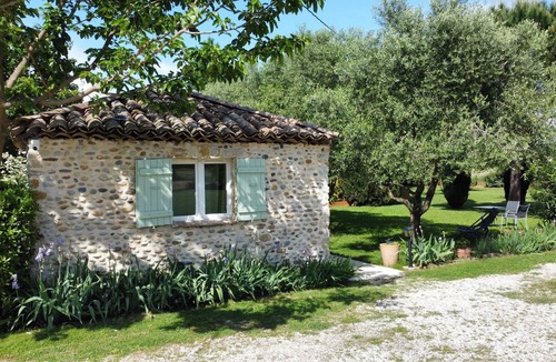 Chateauneuf-du-Rhone House | Maisonnette indépendante au calme - Quiet independent tiny-house - large garden