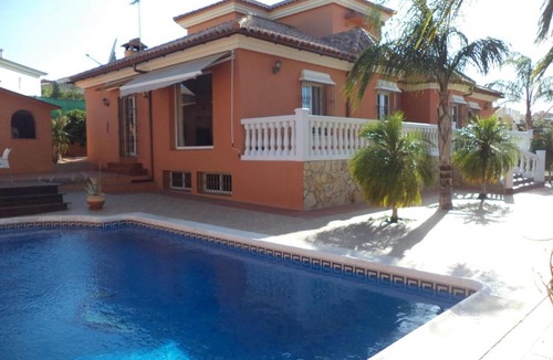Alhaurin de la Torre Villa | Maravillosa Villa con PISCINA, BARBACOA Y ZONA DE JUEGOS