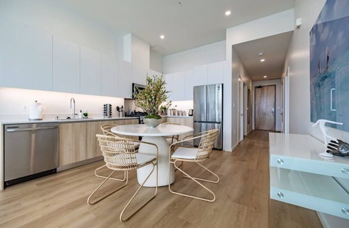 Waterfront Apartment | @ Marbella Lane - Sleek Corner | Ocean View