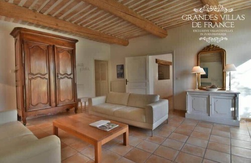 Robion Villa | Mas de Rêves Summary: