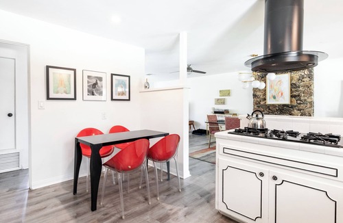 Araby House | Mid-Century | Mountain View | 5 Mins from Downtown