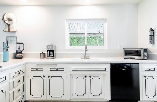 Araby House | Mid-Century | Mountain View | 5 Mins from Downtown