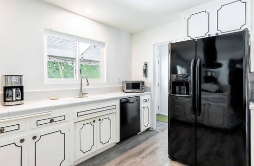 Araby House | Mid-Century | Mountain View | 5 Mins from Downtown