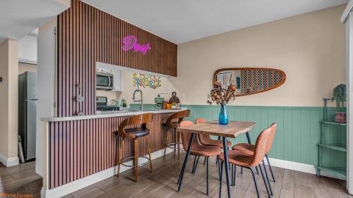 Indio Apartment | Mid-Century stay with Pool ,Golf Retreat and cool Comfort