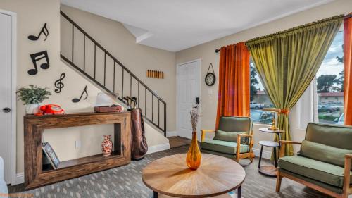 Indio Apartment | Mid-Century stay with Pool ,Golf Retreat and cool Comfort