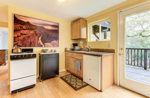 Almonte Apartment | Mill Valley Escape - 13 Miles to San Francisco!