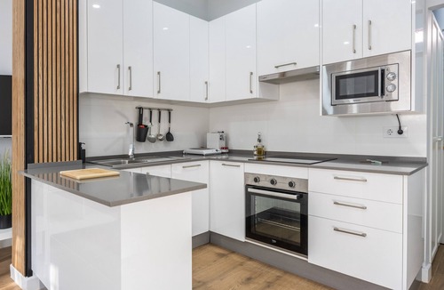 Cadiz Apartment | Modern Apartment by the Sea with Wi-Fi and Air Conditioning