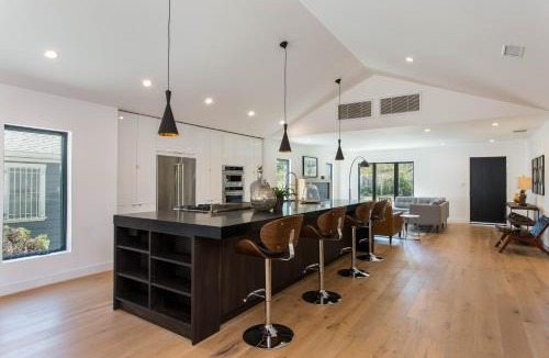 Larchmont House | Modern Bungalow with a Pool in Larchmont Village