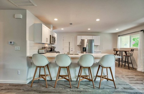 Redding House | Modern Home Bright Spacious Full Kitchen Garage